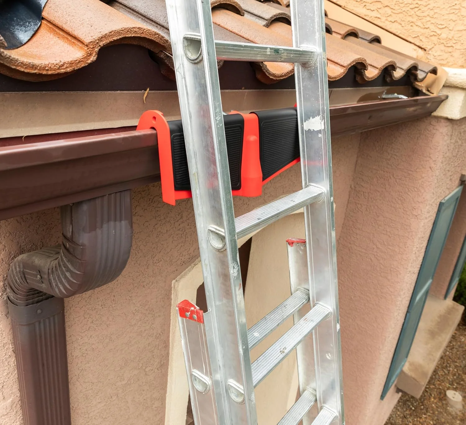 Steelman 61311 Gutter Guard and Ladder Stabilizer, Protect Gutters from Scratches and Dents, Improve Roof Access Safety - Image 4