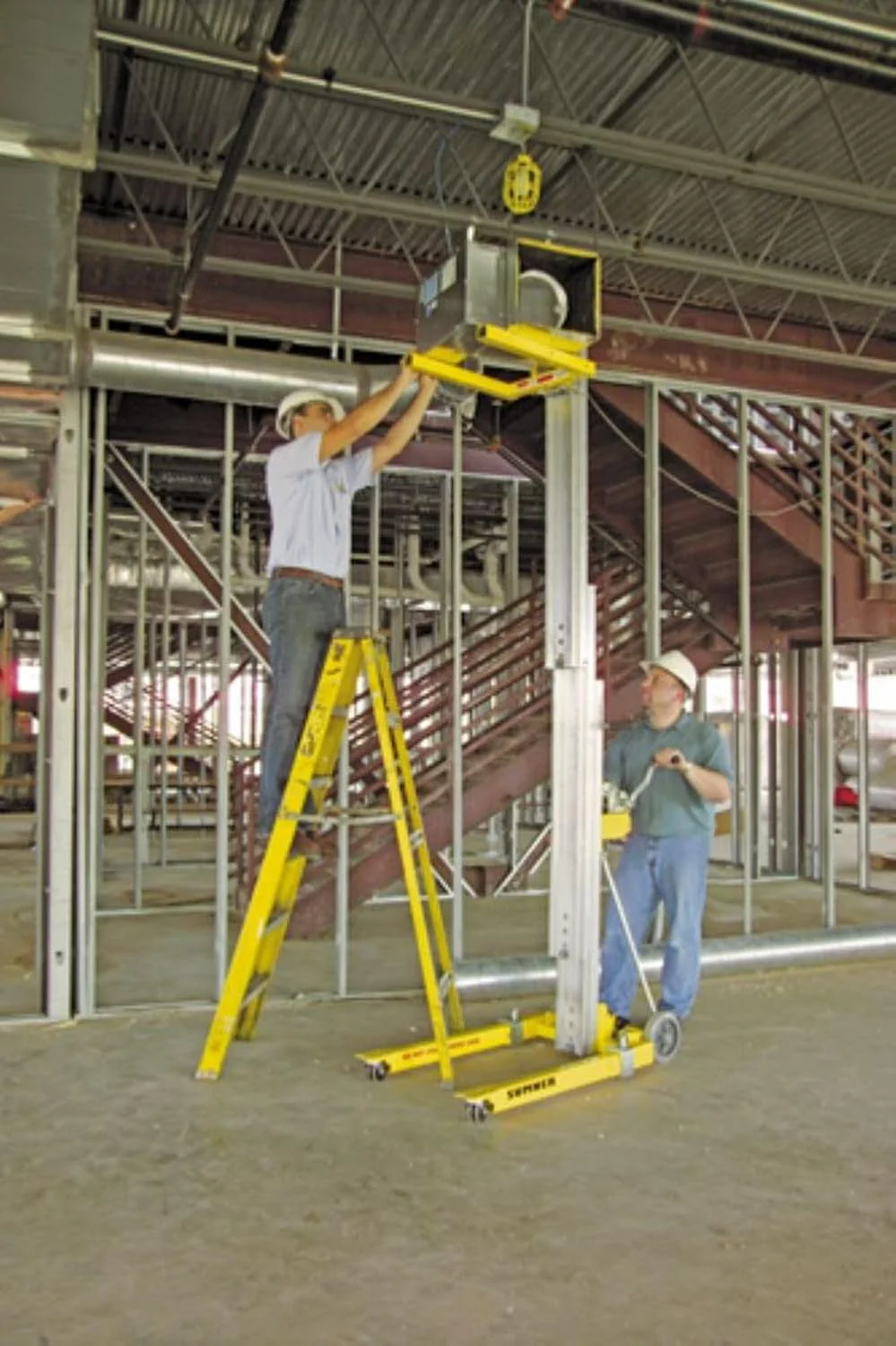 Sumner 784750 Series 2412 Contractor Lift (12’/400lbs.) - Image 3