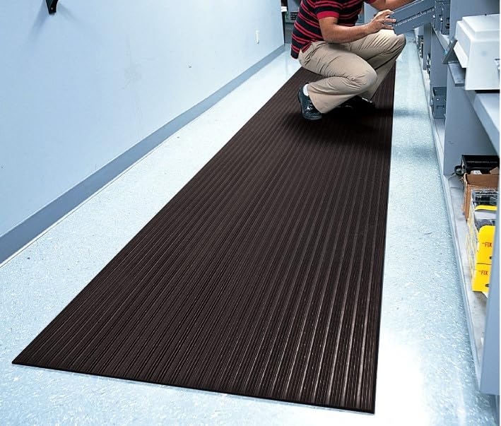 Wearwell Deluxe Tuf Sponge Mat, 30' Length x 4' Width x 5/8" Thick, Black - Image 2